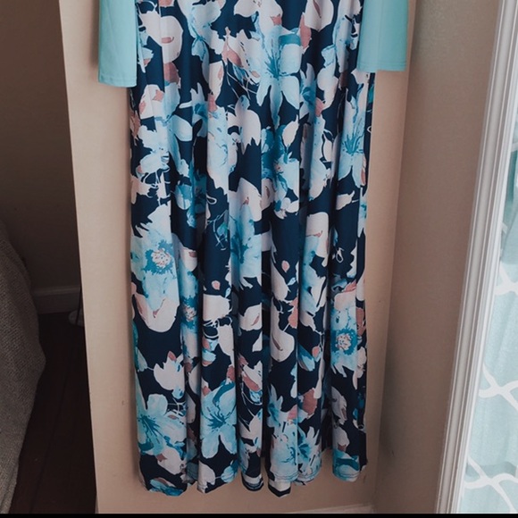 Women’s plus size dress - Picture 2 of 2
